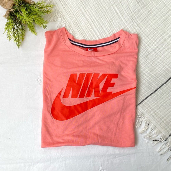Nike Tops - ✨ Nike Pink Short Sleeve Graphic Tee ✨